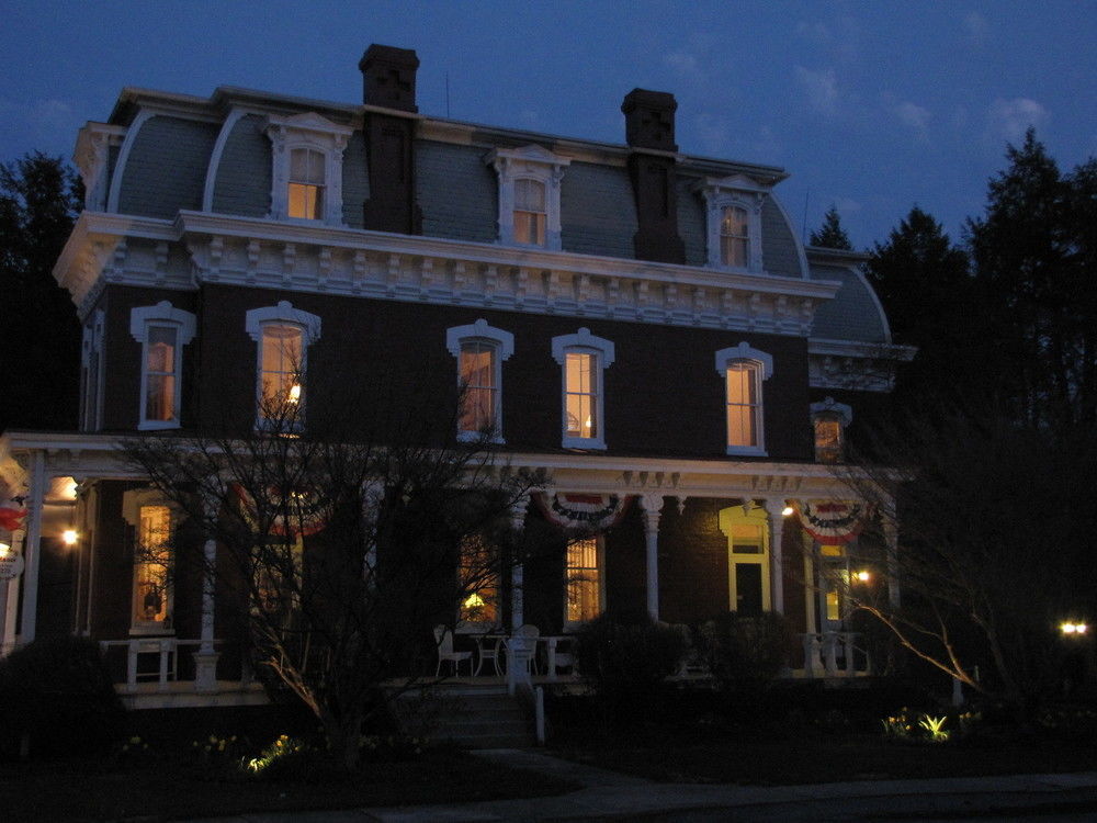 Lovelace Manor Bed And Breakfast Lancaster Exterior photo